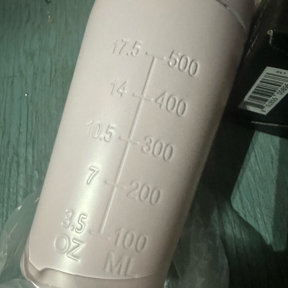 TRUVANI NWT Stainless Steel Shaker cup Pink or Black w / Measurements - Picture 3 of 10